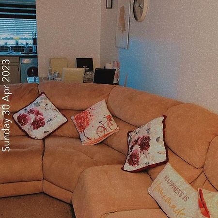 Lovely 2 Bed Flat/Apt In East London- Nice Estate. Дагенем Экстерьер фото